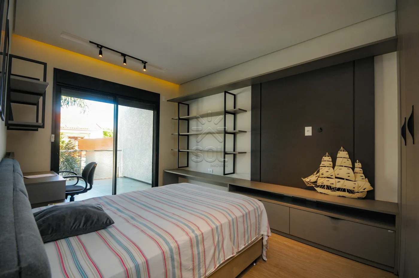 Sobrado totalmente mobiliado à venda no Jardim Lancaster, em Foz do Iguaçu/PR - 298m² | 3 quartos | Piscina