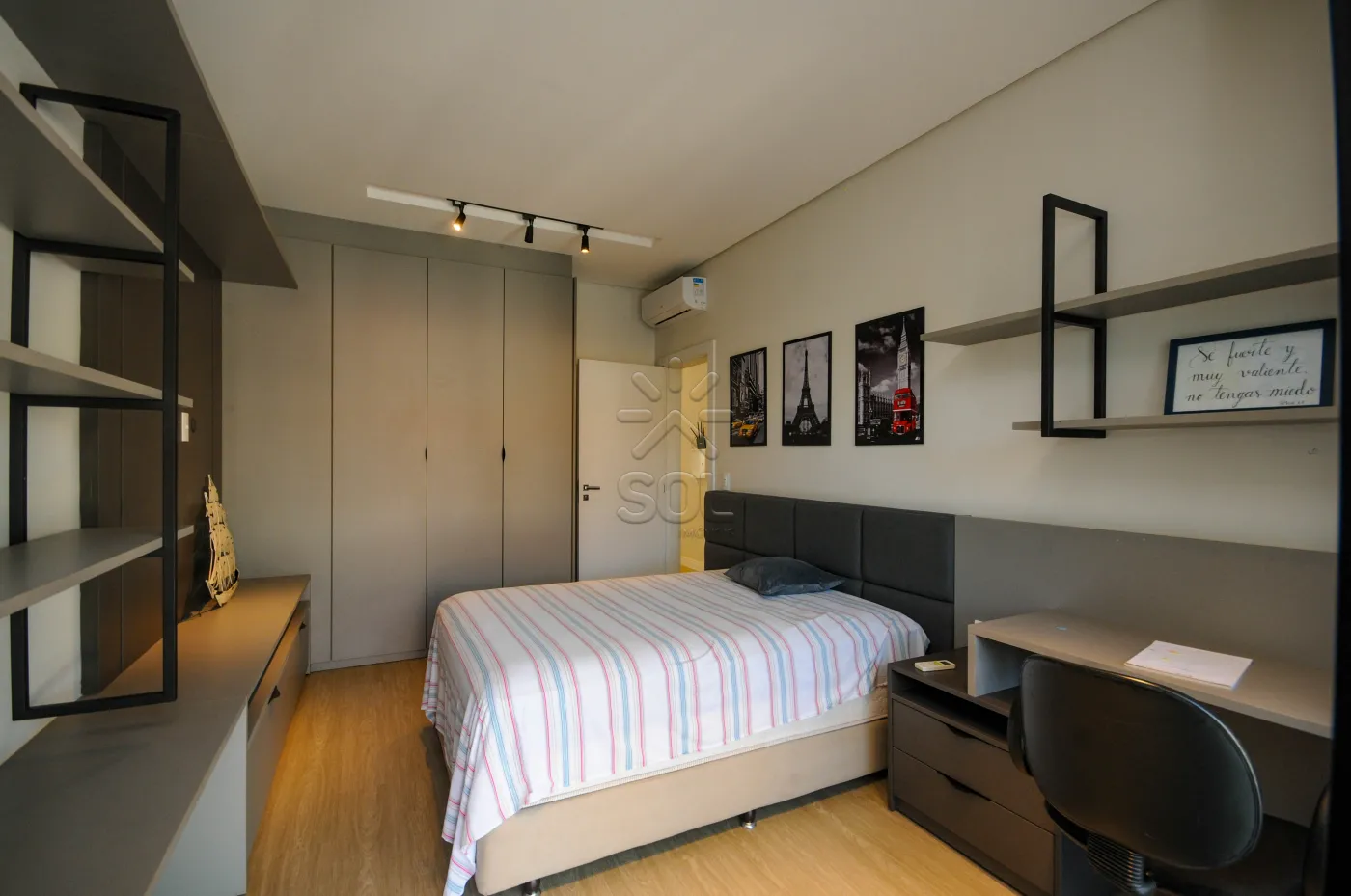 Sobrado totalmente mobiliado à venda no Jardim Lancaster, em Foz do Iguaçu/PR - 298m² | 3 quartos | Piscina