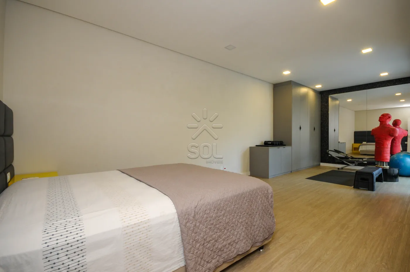 Sobrado totalmente mobiliado à venda no Jardim Lancaster, em Foz do Iguaçu/PR - 298m² | 3 quartos | Piscina