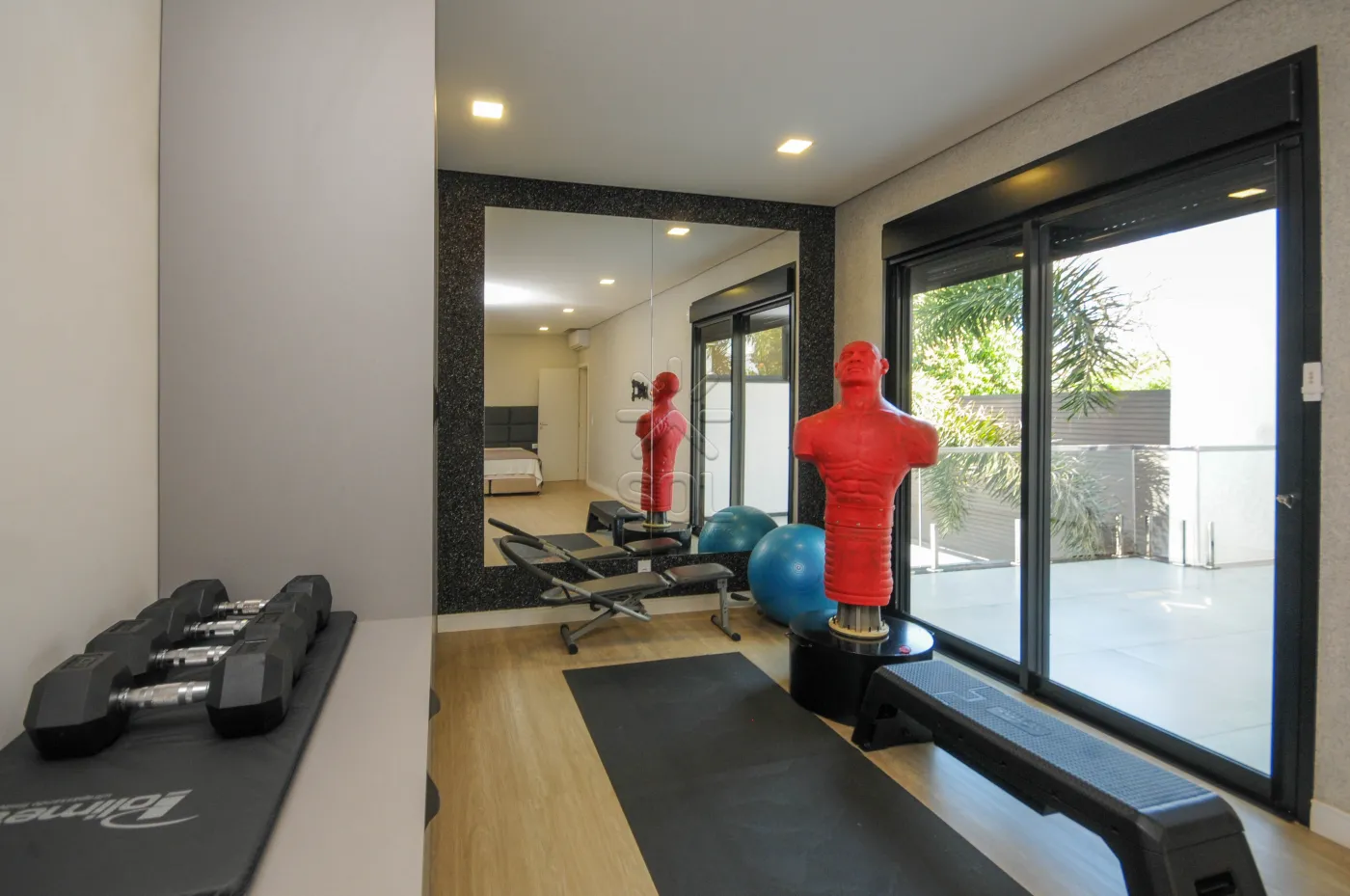 Sobrado totalmente mobiliado à venda no Jardim Lancaster, em Foz do Iguaçu/PR - 298m² | 3 quartos | Piscina