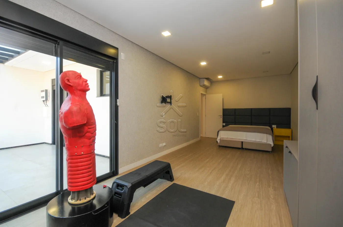 Sobrado totalmente mobiliado à venda no Jardim Lancaster, em Foz do Iguaçu/PR - 298m² | 3 quartos | Piscina
