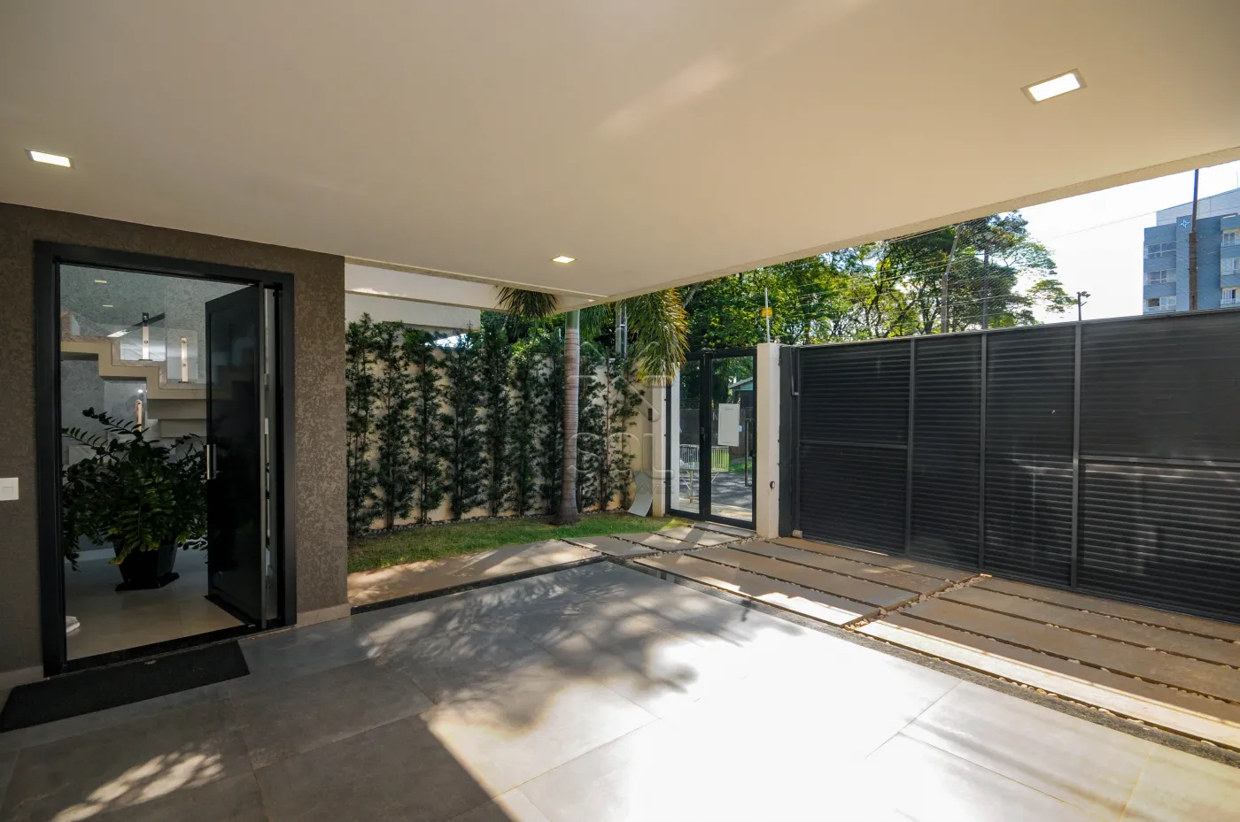 Sobrado totalmente mobiliado à venda no Jardim Lancaster, em Foz do Iguaçu/PR - 298m² | 3 quartos | Piscina