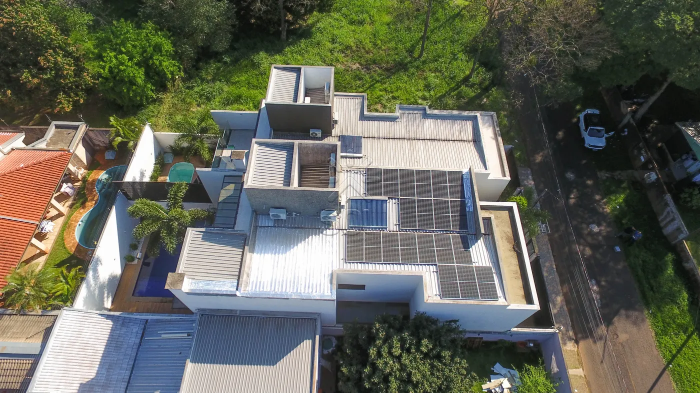 Sobrado totalmente mobiliado à venda no Jardim Lancaster, em Foz do Iguaçu/PR - 298m² | 3 quartos | Piscina