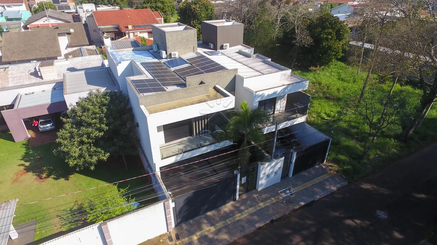 Sobrado totalmente mobiliado à venda no Jardim Lancaster, em Foz do Iguaçu/PR - 298m² | 3 quartos | Piscina