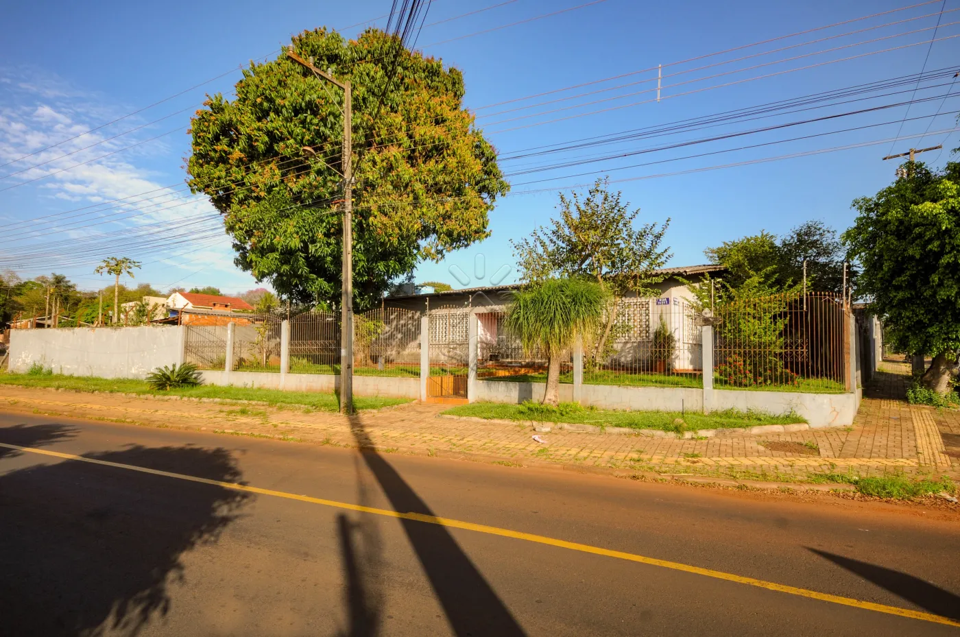 Casa ampla de esquina à venda no Campos do Iguaçu, em Foz do Iguaçu/PR - 334,35m² | 5 quartos | 990m² de terreno