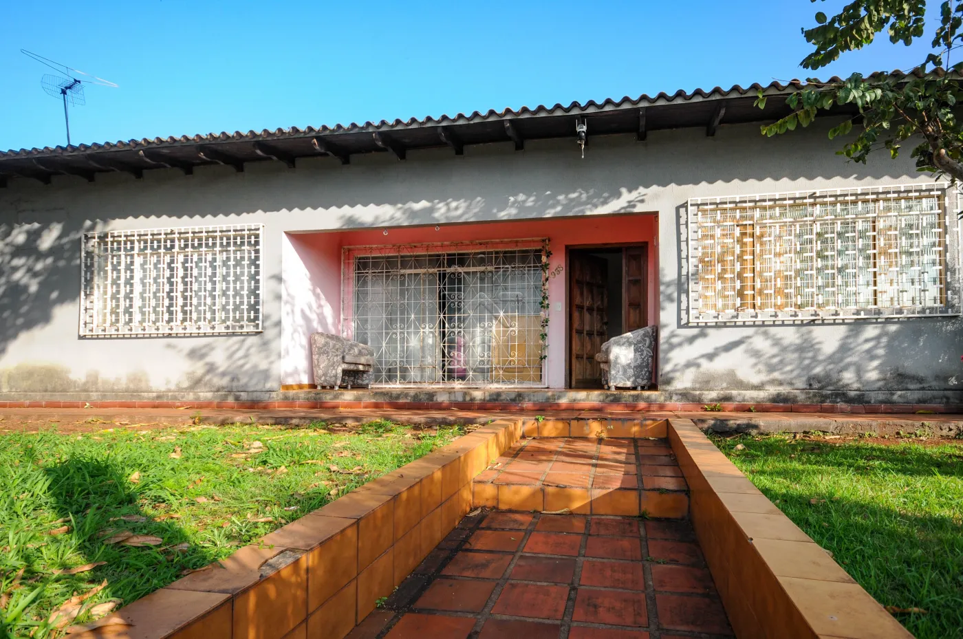 Casa ampla de esquina à venda no Campos do Iguaçu, em Foz do Iguaçu/PR - 334,35m² | 5 quartos | 990m² de terreno
