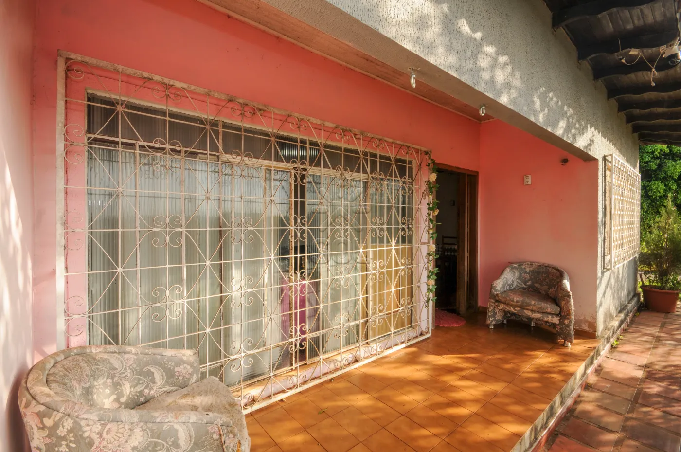 Casa ampla de esquina à venda no Campos do Iguaçu, em Foz do Iguaçu/PR - 334,35m² | 5 quartos | 990m² de terreno