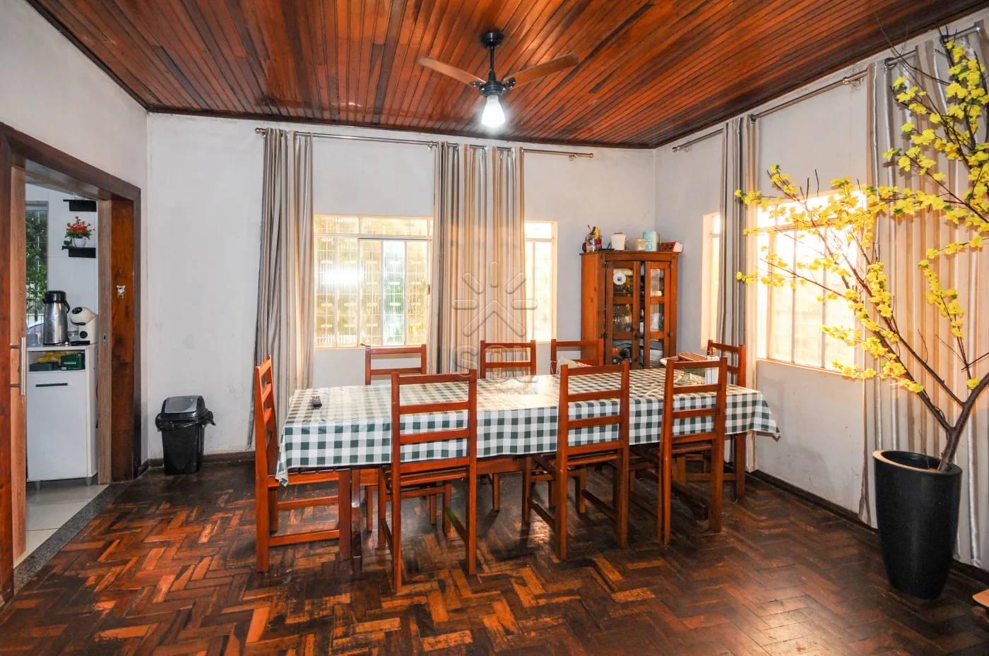 Casa ampla de esquina à venda no Campos do Iguaçu, em Foz do Iguaçu/PR - 334,35m² | 5 quartos | 990m² de terreno