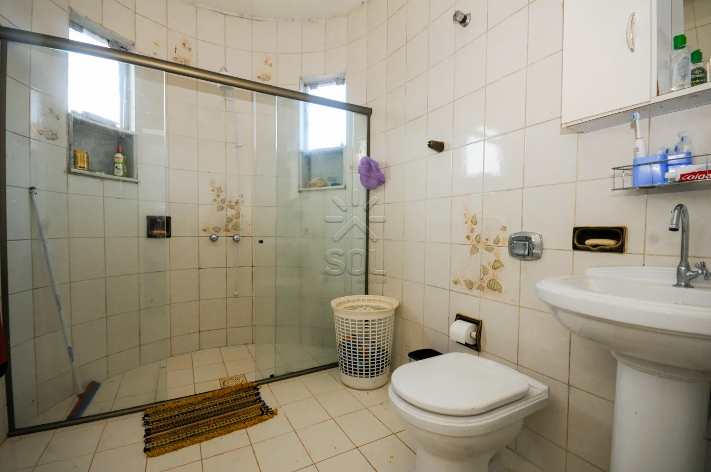 Casa ampla de esquina à venda no Campos do Iguaçu, em Foz do Iguaçu/PR - 334,35m² | 5 quartos | 990m² de terreno