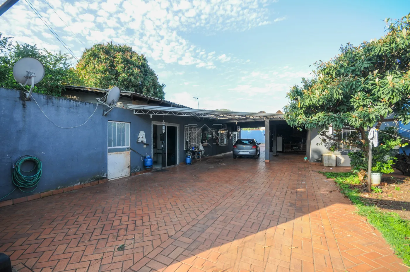 Casa ampla de esquina à venda no Campos do Iguaçu, em Foz do Iguaçu/PR - 334,35m² | 5 quartos | 990m² de terreno