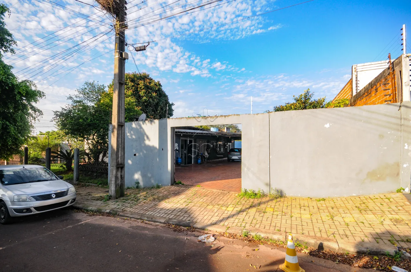 Casa ampla de esquina à venda no Campos do Iguaçu, em Foz do Iguaçu/PR - 334,35m² | 5 quartos | 990m² de terreno