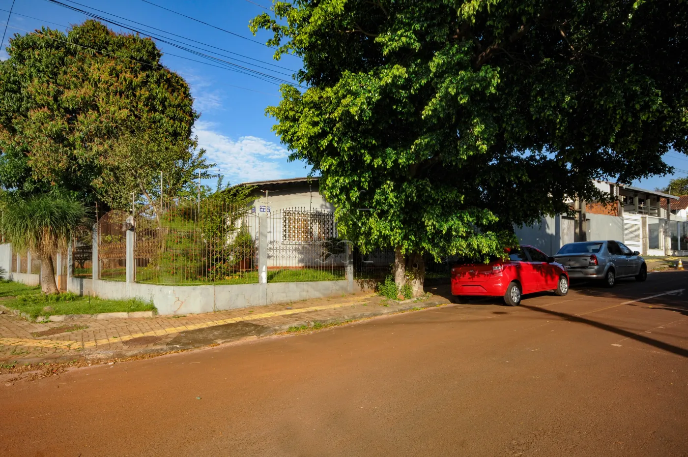 Casa ampla de esquina à venda no Campos do Iguaçu, em Foz do Iguaçu/PR - 334,35m² | 5 quartos | 990m² de terreno