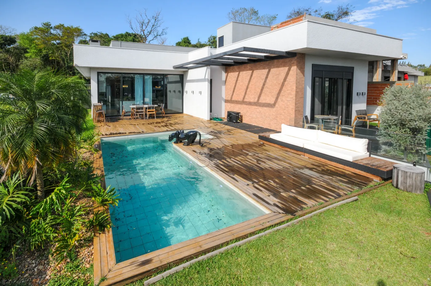 Casa de alto padrão à venda no Condomínio Royal Falls Yacht Residence & Resort, em Foz do Iguaçu/PR - 374,29m² | 4 suítes | Piscina