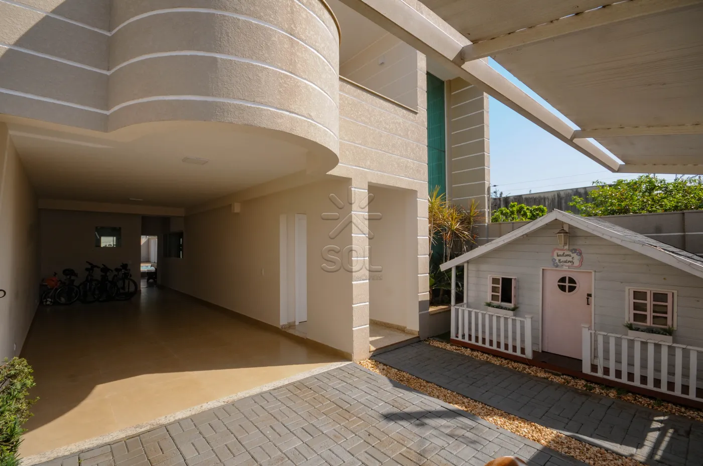 Sobrado de alto padrão à venda no Jardim Dom Pedro I em Foz do Iguaçu/PR - 246,82m² | 3 quartos | Piscina aquecida