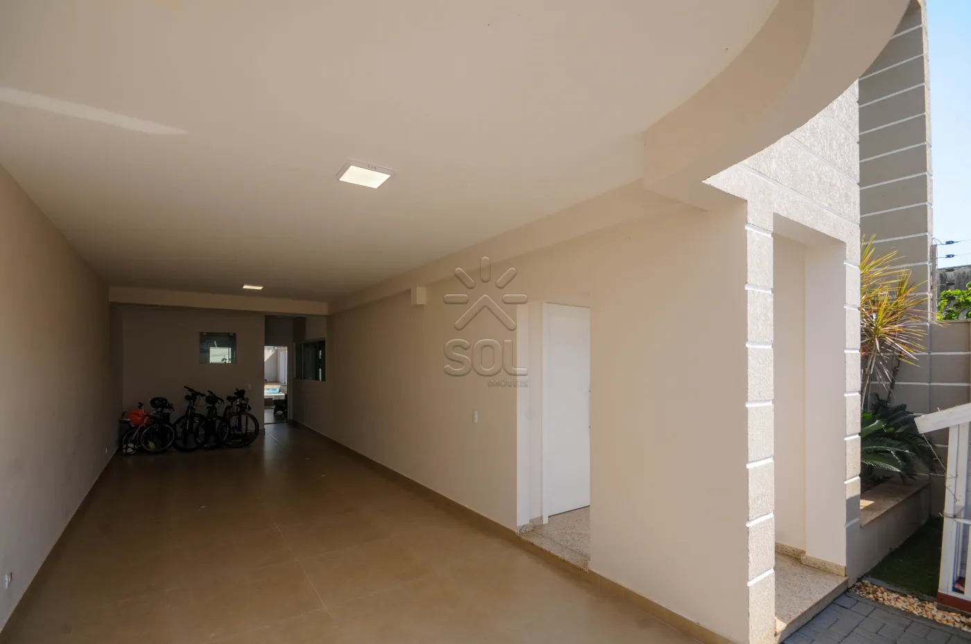 Sobrado de alto padrão à venda no Jardim Dom Pedro I em Foz do Iguaçu/PR - 246,82m² | 3 quartos | Piscina aquecida