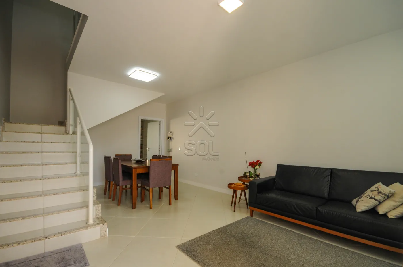Sobrado de alto padrão à venda no Jardim Dom Pedro I em Foz do Iguaçu/PR - 246,82m² | 3 quartos | Piscina aquecida