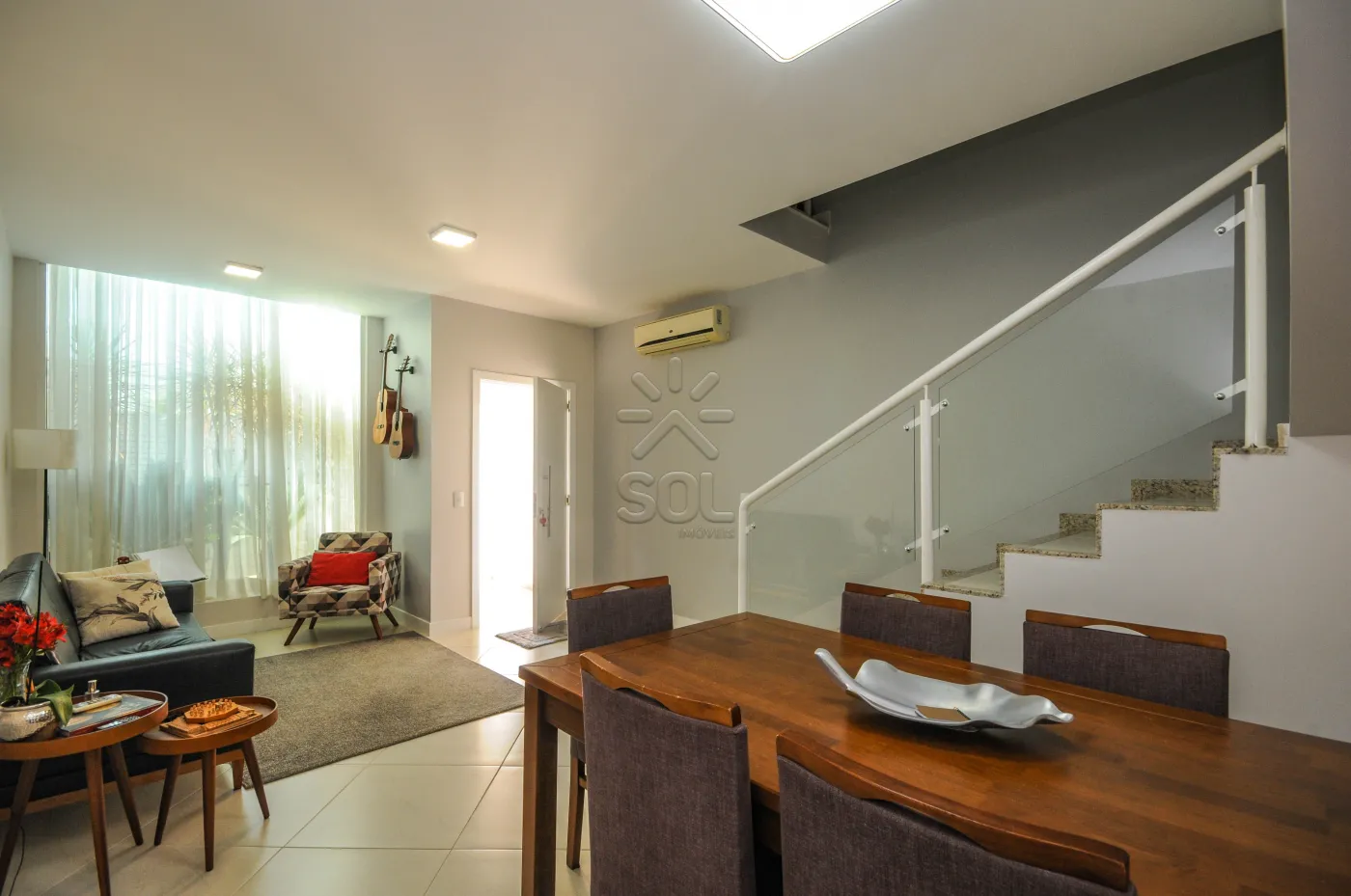 Sobrado de alto padrão à venda no Jardim Dom Pedro I em Foz do Iguaçu/PR - 246,82m² | 3 quartos | Piscina aquecida