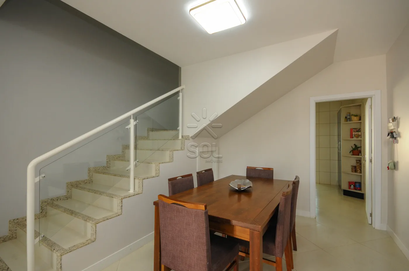 Sobrado de alto padrão à venda no Jardim Dom Pedro I em Foz do Iguaçu/PR - 246,82m² | 3 quartos | Piscina aquecida