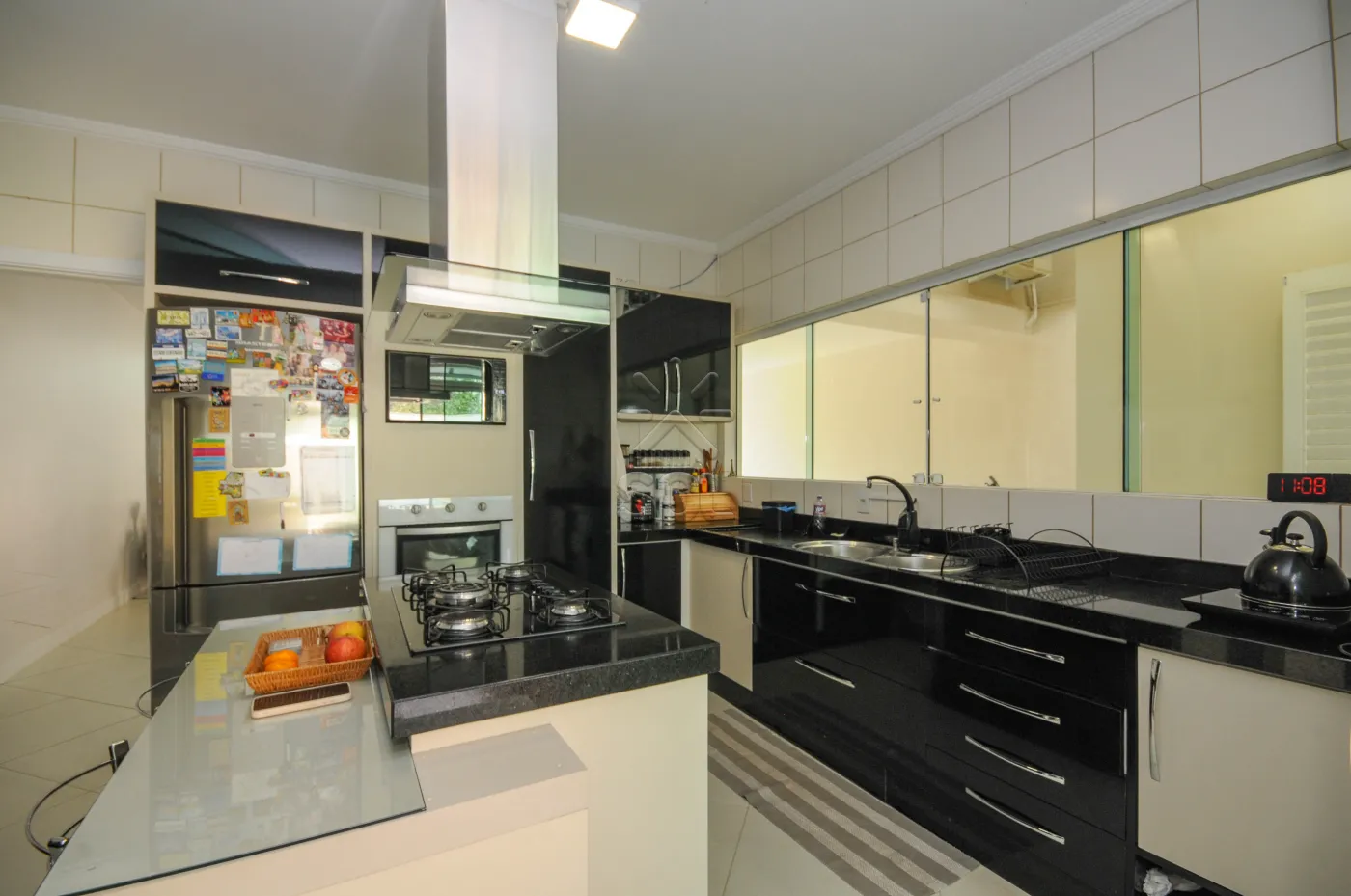 Sobrado de alto padrão à venda no Jardim Dom Pedro I em Foz do Iguaçu/PR - 246,82m² | 3 quartos | Piscina aquecida