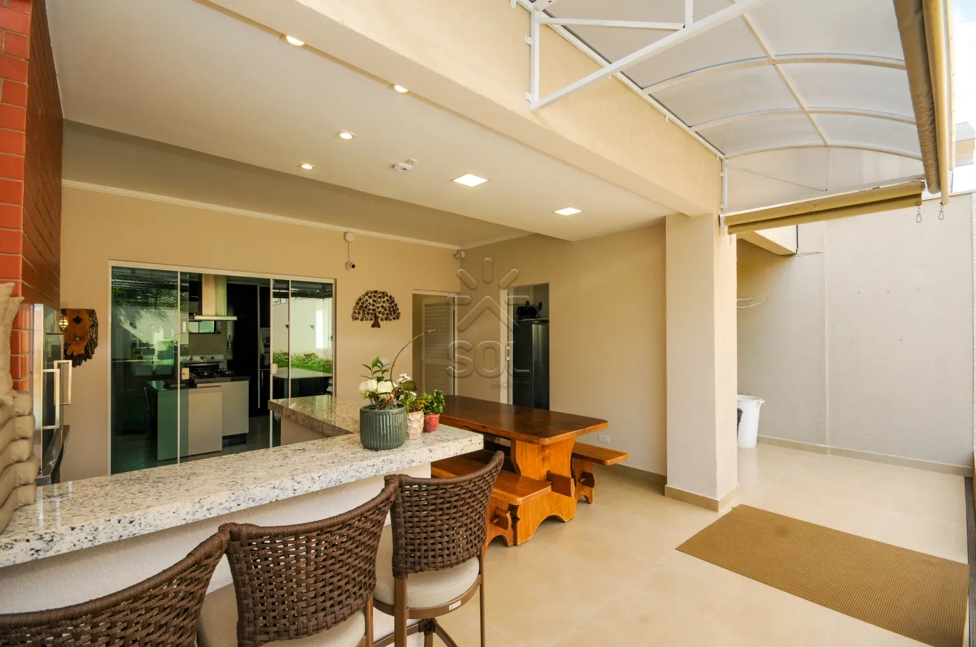 Sobrado de alto padrão à venda no Jardim Dom Pedro I em Foz do Iguaçu/PR - 246,82m² | 3 quartos | Piscina aquecida
