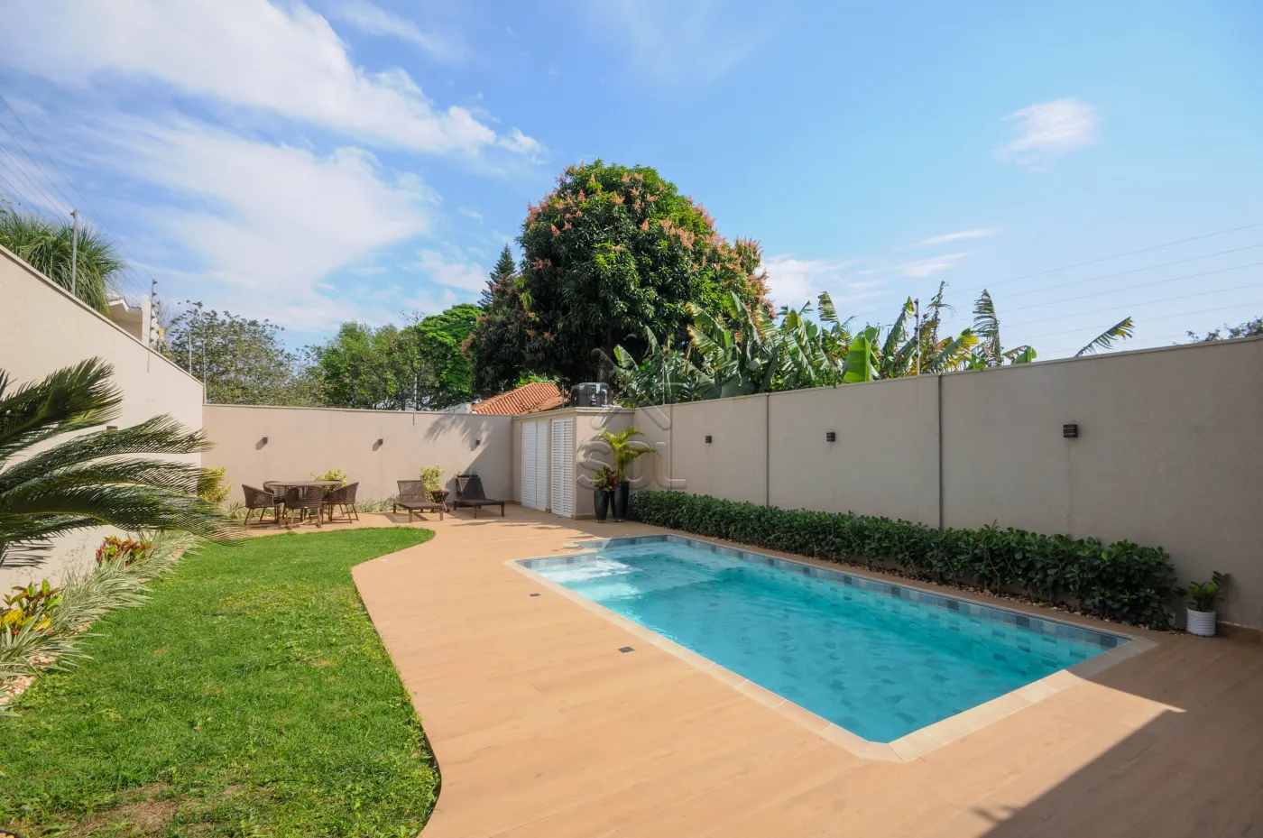 Sobrado de alto padrão à venda no Jardim Dom Pedro I em Foz do Iguaçu/PR - 246,82m² | 3 quartos | Piscina aquecida