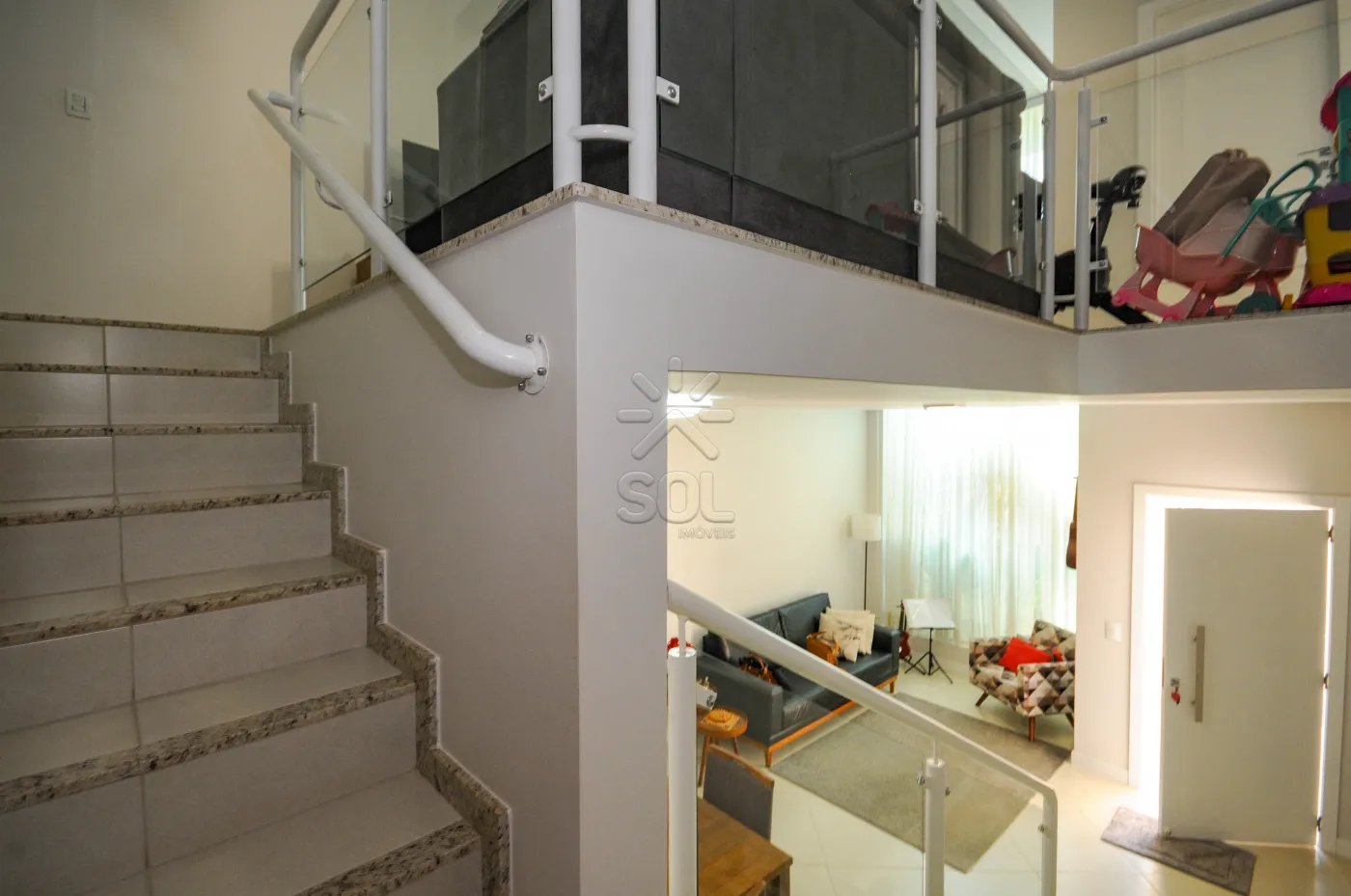Sobrado de alto padrão à venda no Jardim Dom Pedro I em Foz do Iguaçu/PR - 246,82m² | 3 quartos | Piscina aquecida