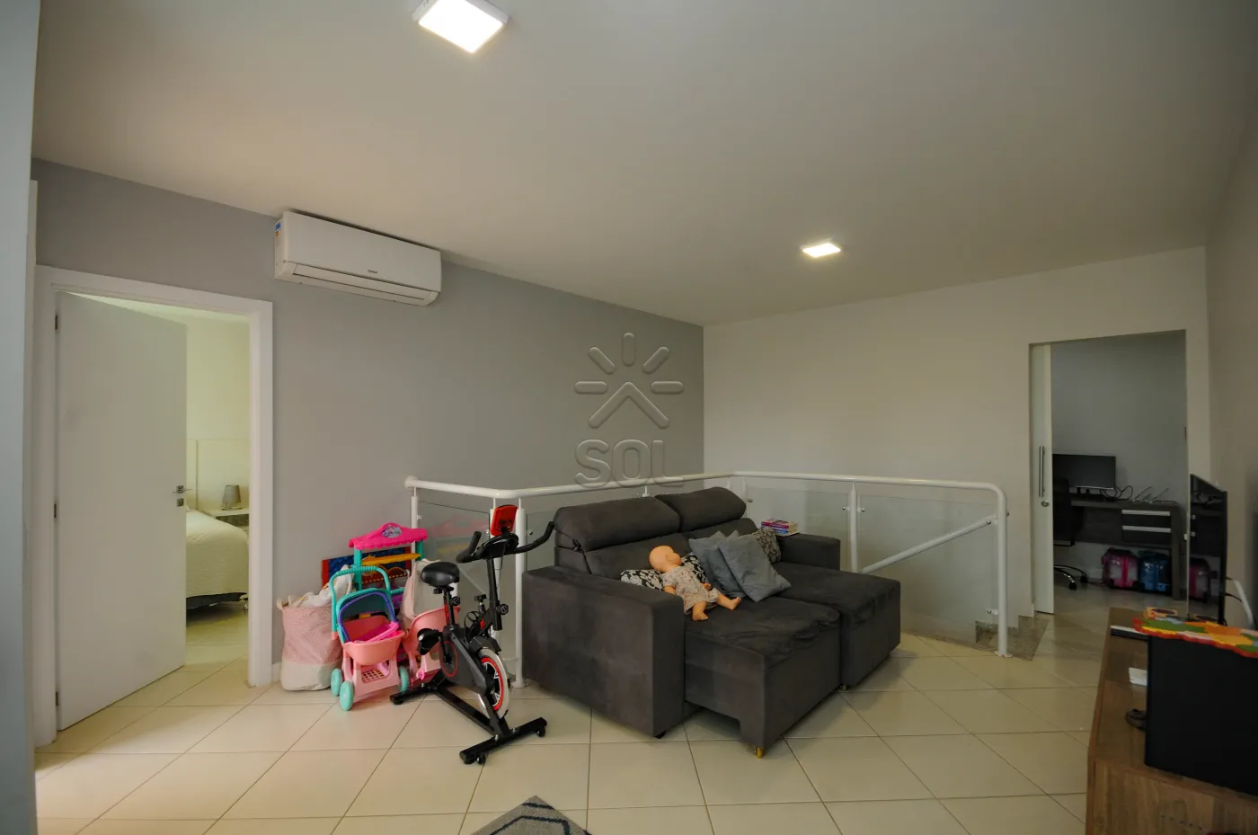 Sobrado de alto padrão à venda no Jardim Dom Pedro I em Foz do Iguaçu/PR - 246,82m² | 3 quartos | Piscina aquecida