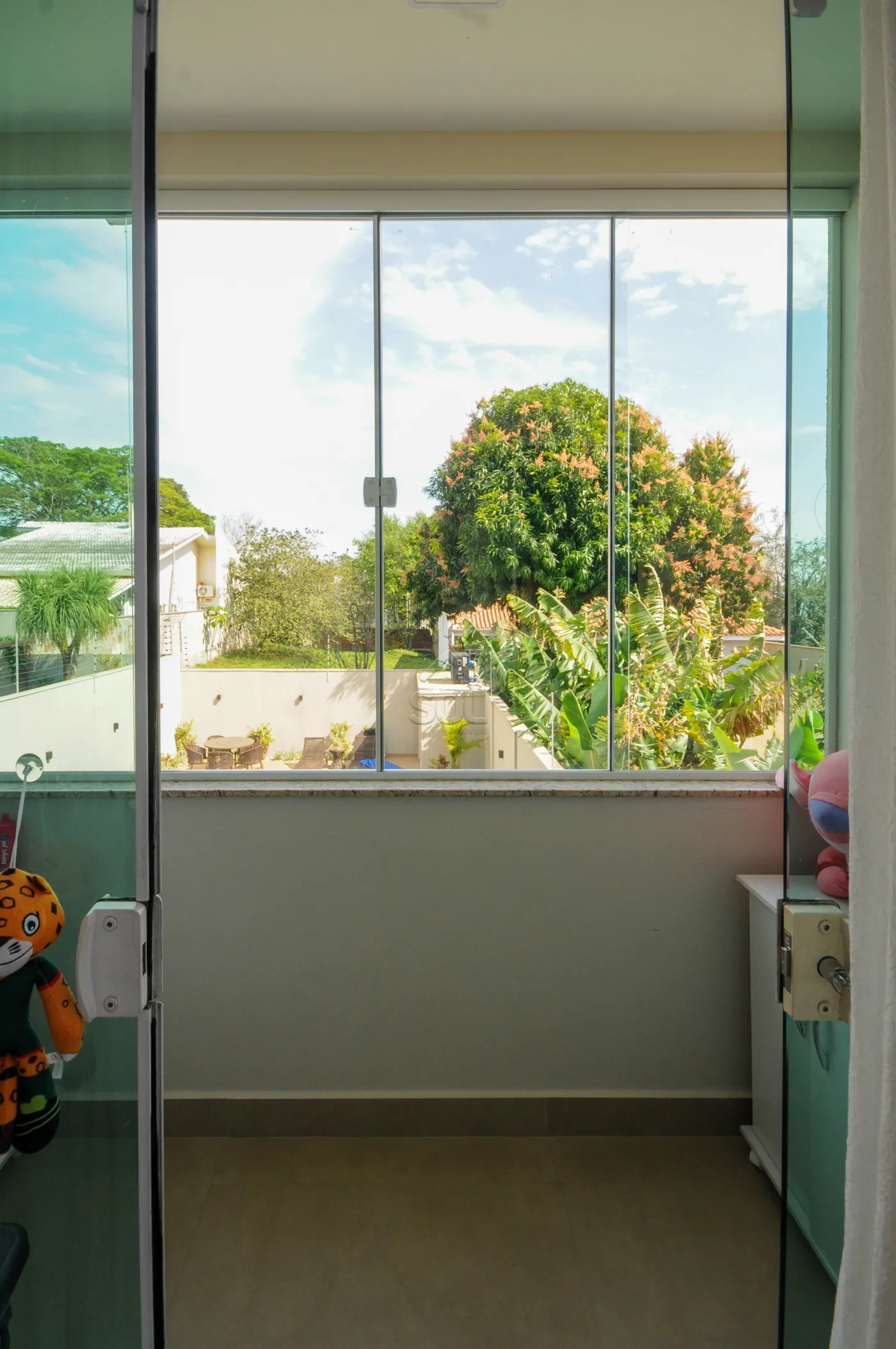 Sobrado de alto padrão à venda no Jardim Dom Pedro I em Foz do Iguaçu/PR - 246,82m² | 3 quartos | Piscina aquecida