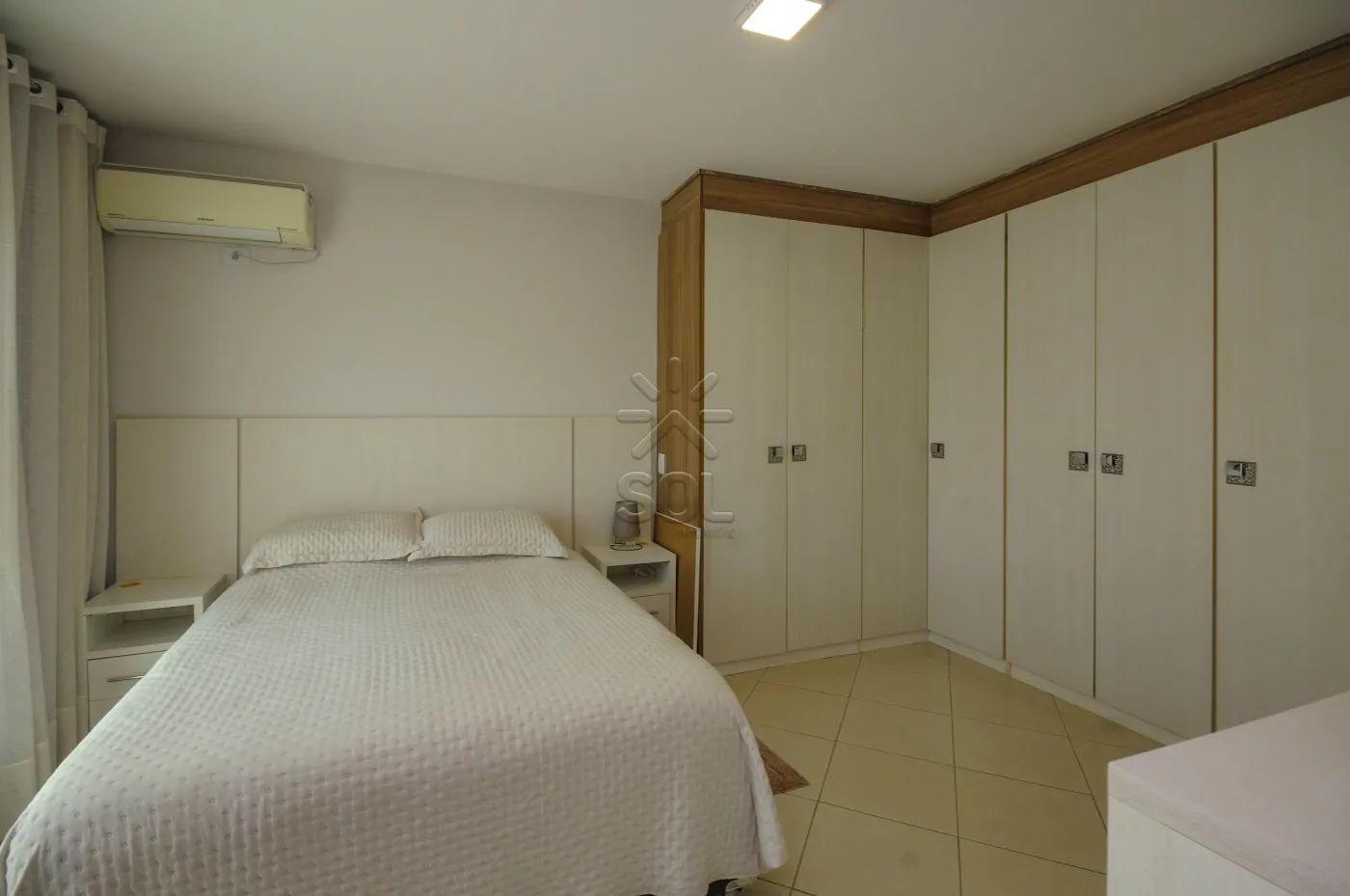Sobrado de alto padrão à venda no Jardim Dom Pedro I em Foz do Iguaçu/PR - 246,82m² | 3 quartos | Piscina aquecida