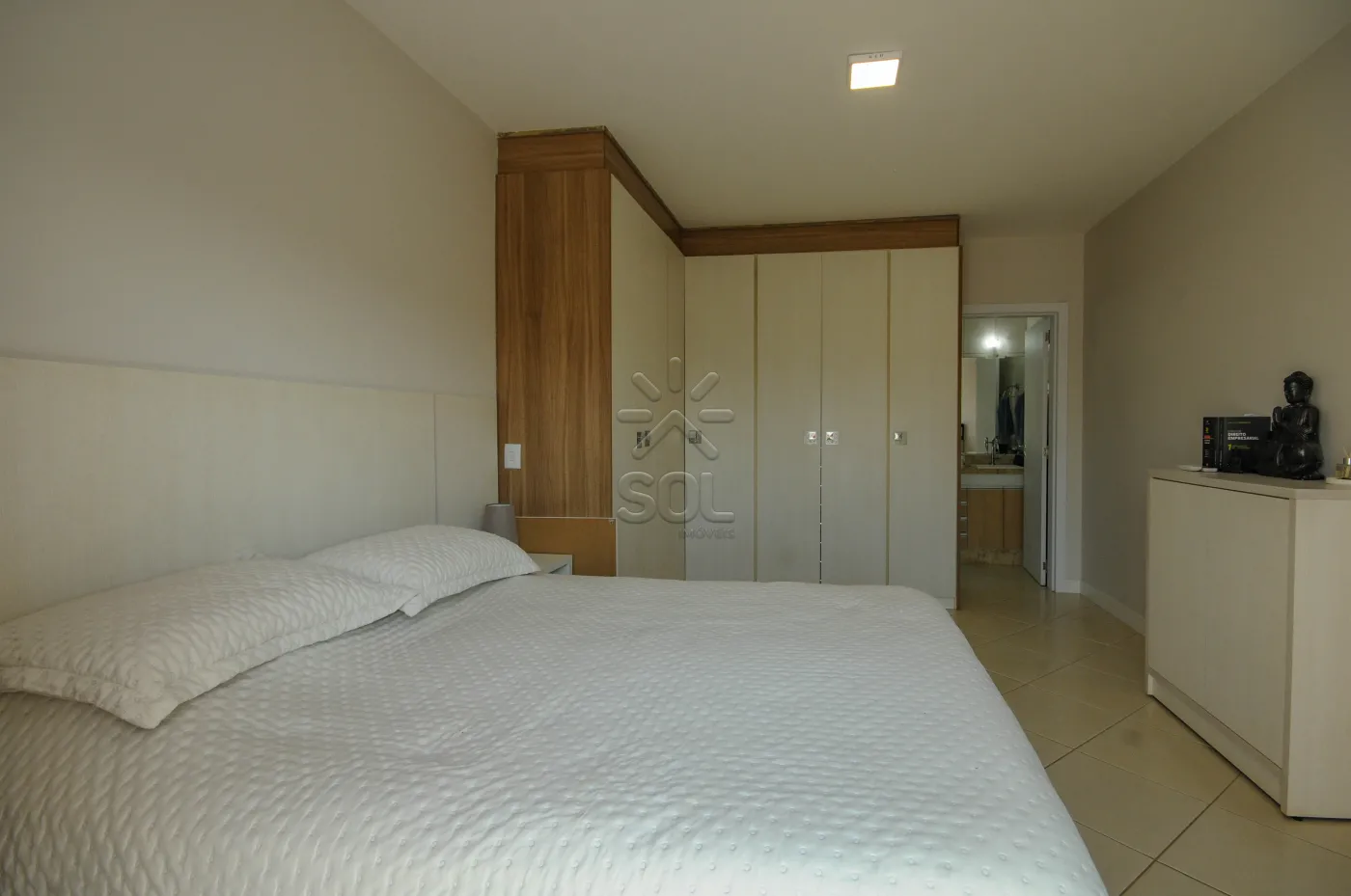 Sobrado de alto padrão à venda no Jardim Dom Pedro I em Foz do Iguaçu/PR - 246,82m² | 3 quartos | Piscina aquecida