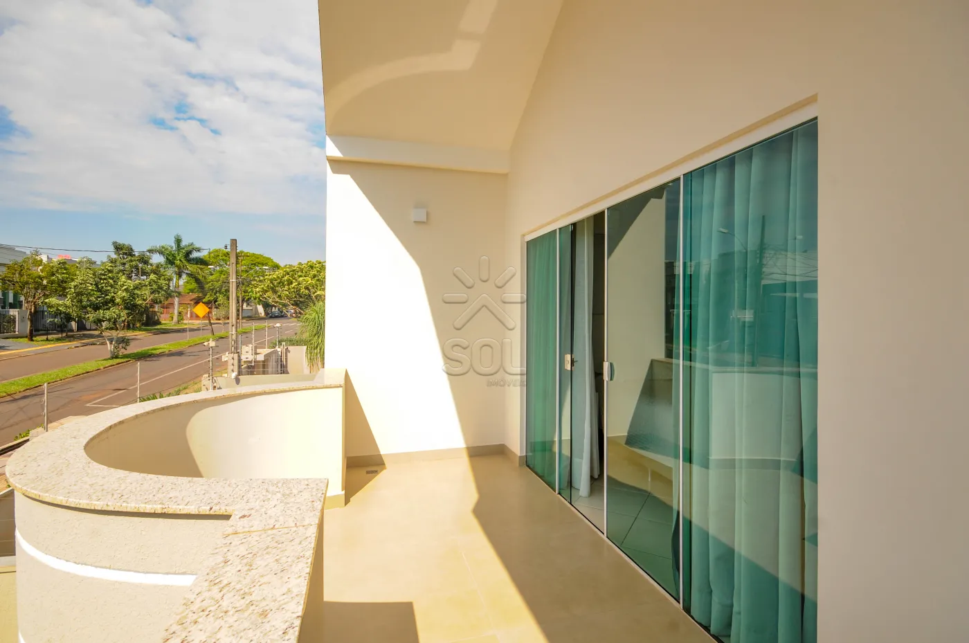 Sobrado de alto padrão à venda no Jardim Dom Pedro I em Foz do Iguaçu/PR - 246,82m² | 3 quartos | Piscina aquecida