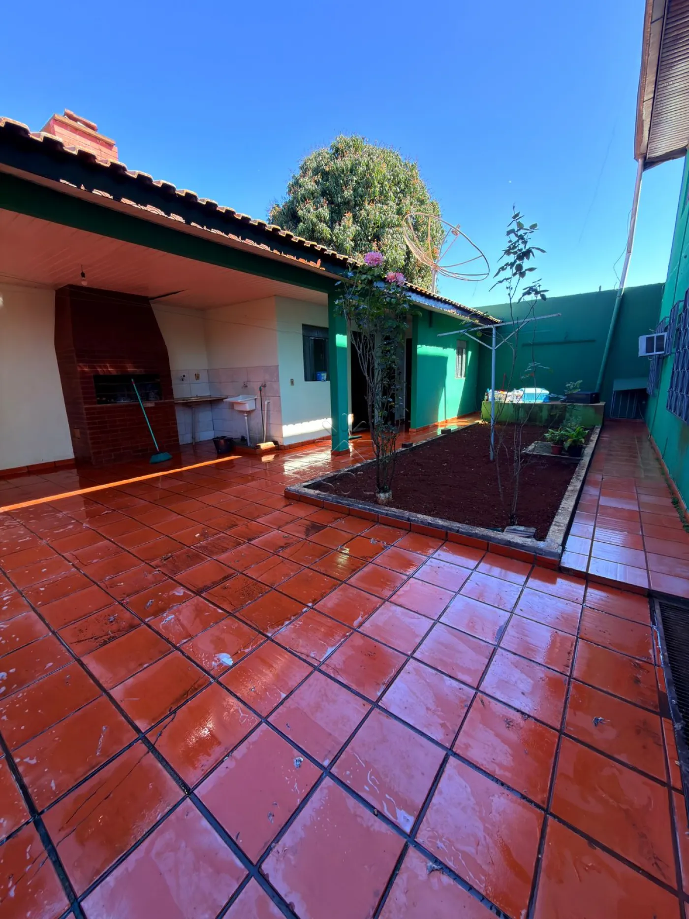 Sobrado à venda no Jardim das Flores em Foz do Iguaçu - 331,18m² construídos em terreno de 300m²
