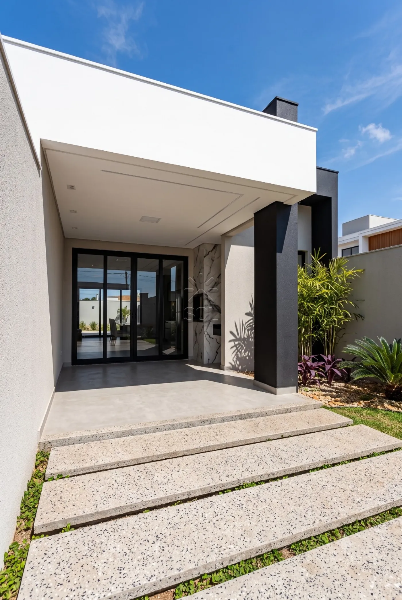 Casa nova de alto padrão à venda no Jardim Nova Esperança - Foz do Iguaçu