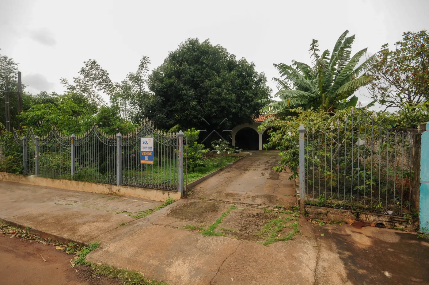 Casa à venda na Vila C em Foz do Iguaçu/PR - 150m² construídos |  Amplo terreno e espaço para aproveitar bons momentos em família!