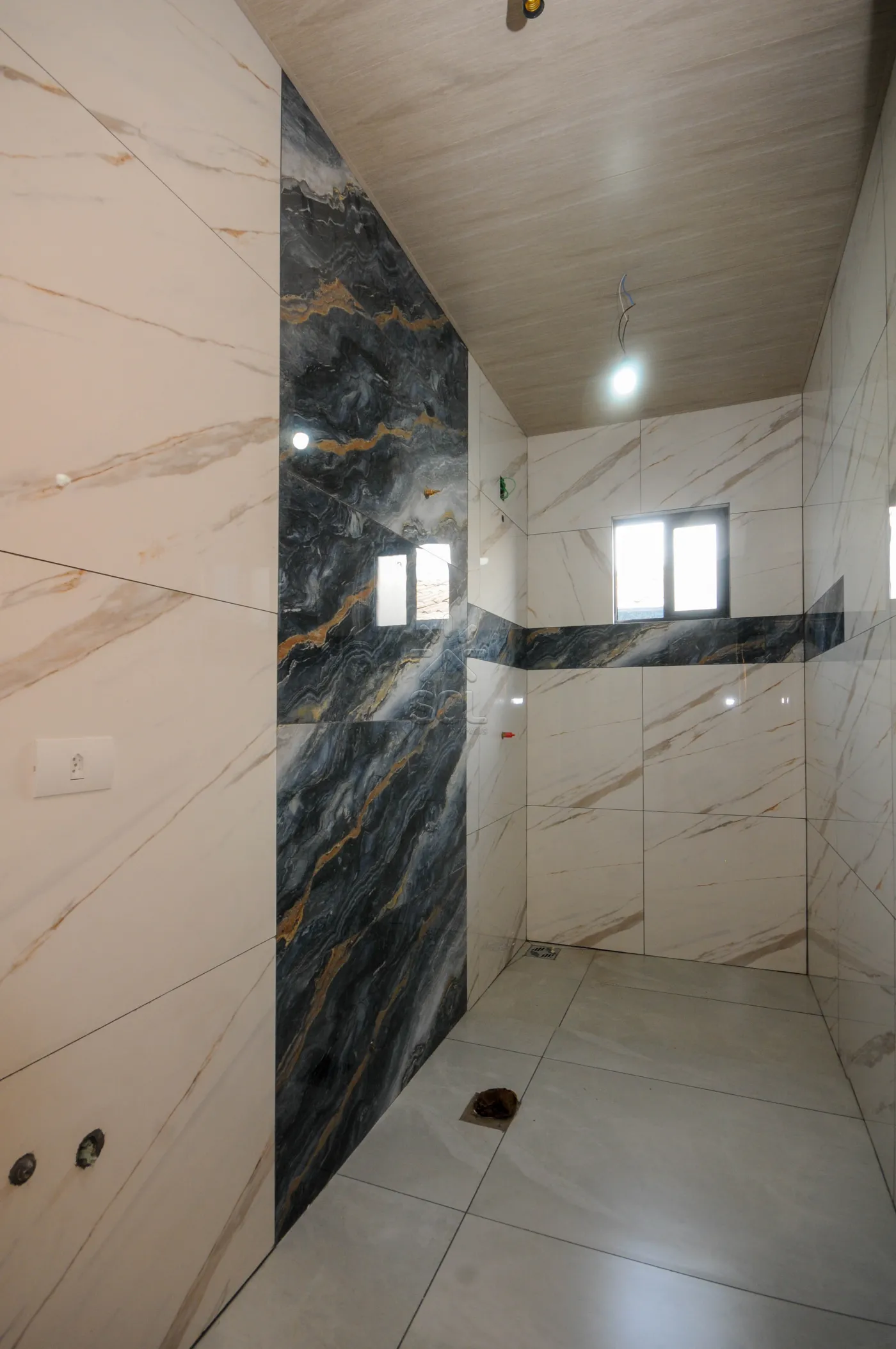 Casa à venda no Jardim Curitibano em Foz do Iguaçu/PR - 145m² de área construída | 220m² de terreno | 3 quartos | Garagem para 2 carros