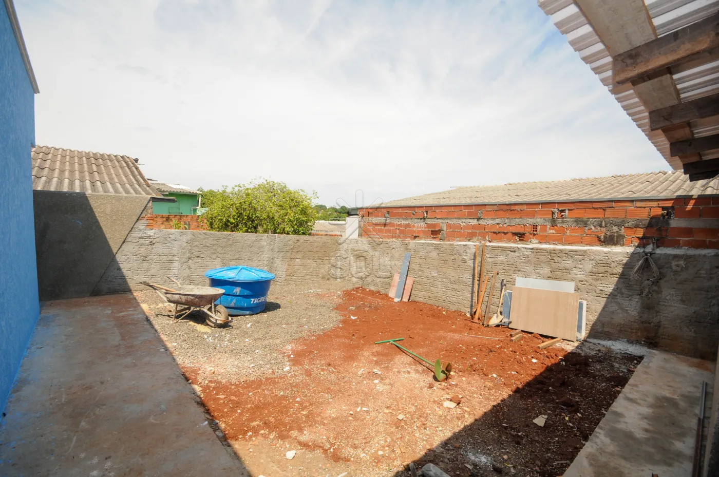 Casa à venda no Jardim Curitibano em Foz do Iguaçu/PR - 145m² de área construída | 220m² de terreno | 3 quartos | Garagem para 2 carros