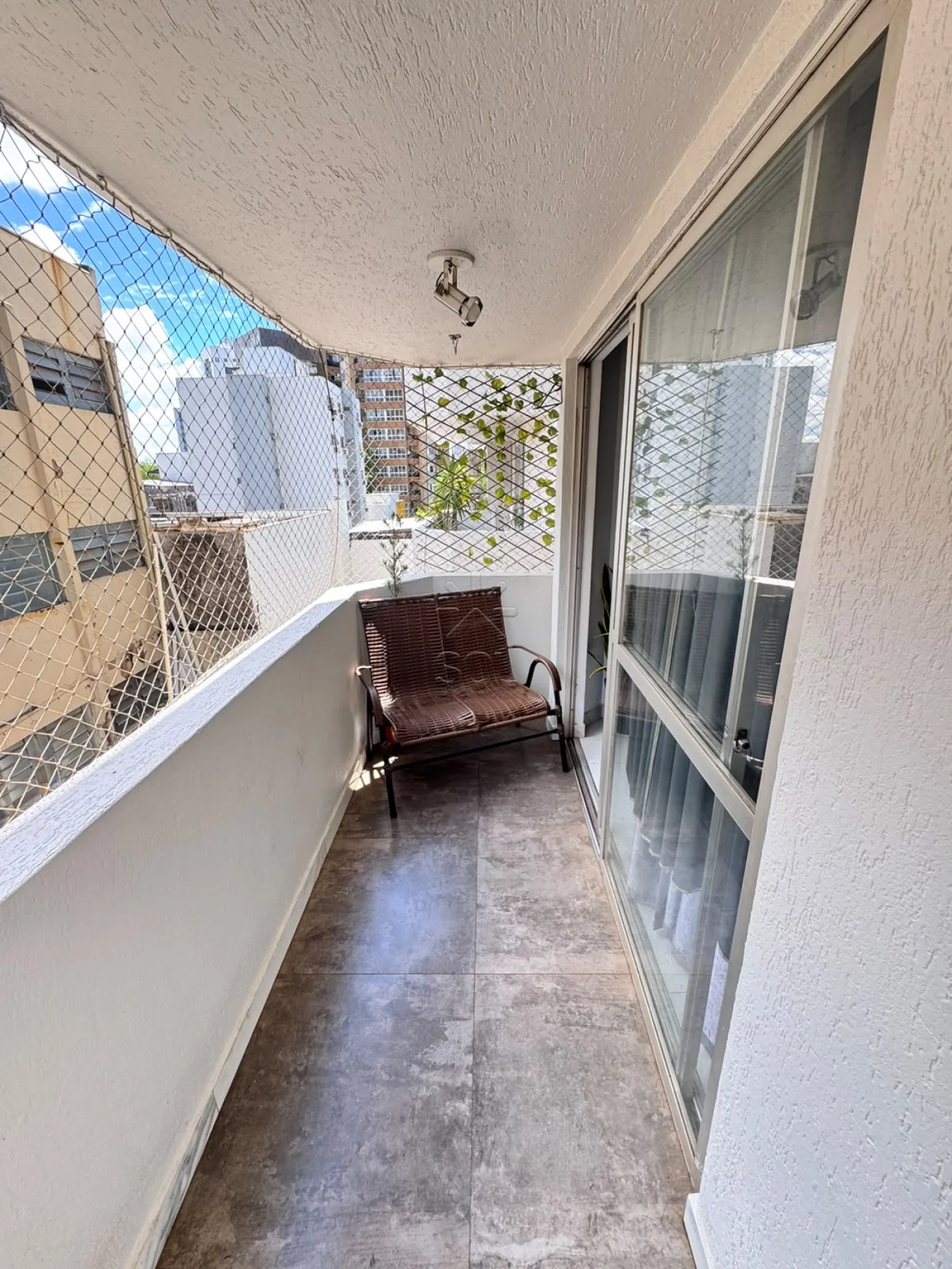 Apartamento mobiliado à venda no Edifício Las Brisas - Centro de Foz do Iguaçu/PR