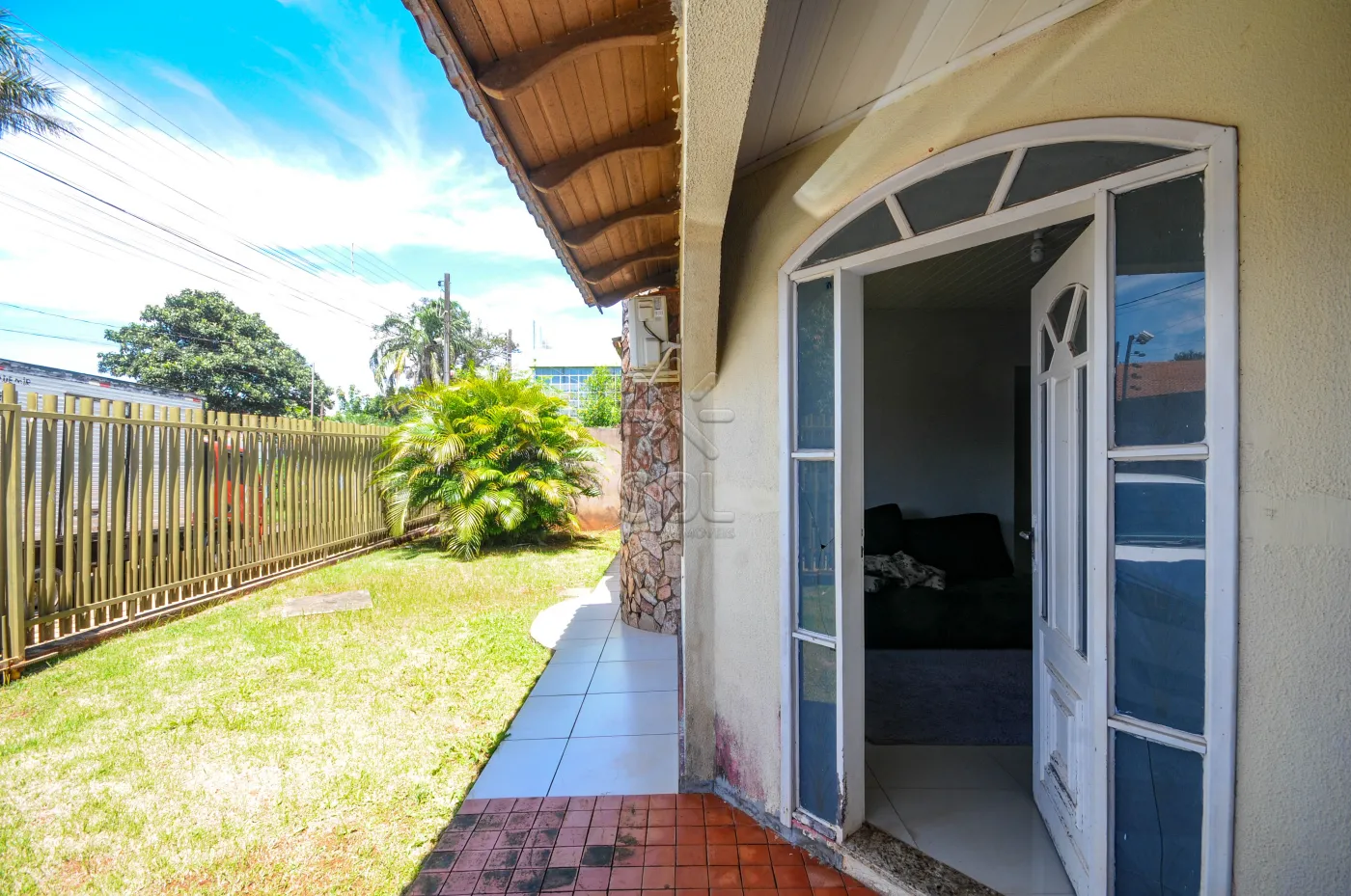 Casa à venda no Jardim Nacional em Foz do Iguaçu/PR | 1 suíte  + 2 quartos | piscina | área com churrasqueira