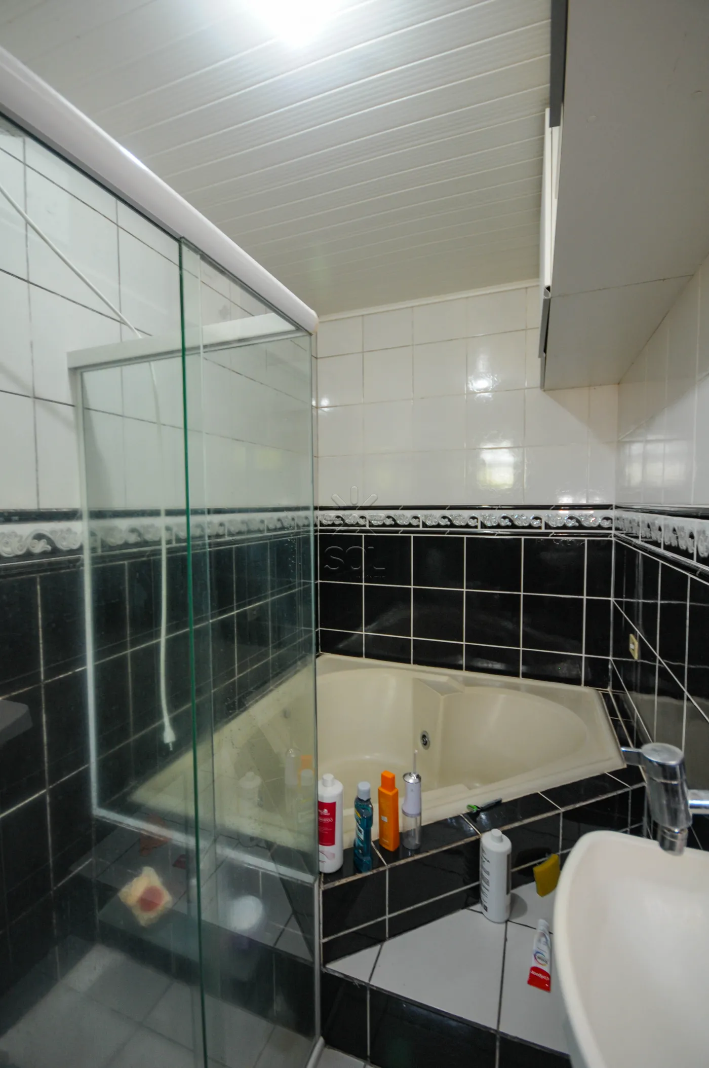 Casa à venda no Jardim Nacional em Foz do Iguaçu/PR | 1 suíte  + 2 quartos | piscina | área com churrasqueira