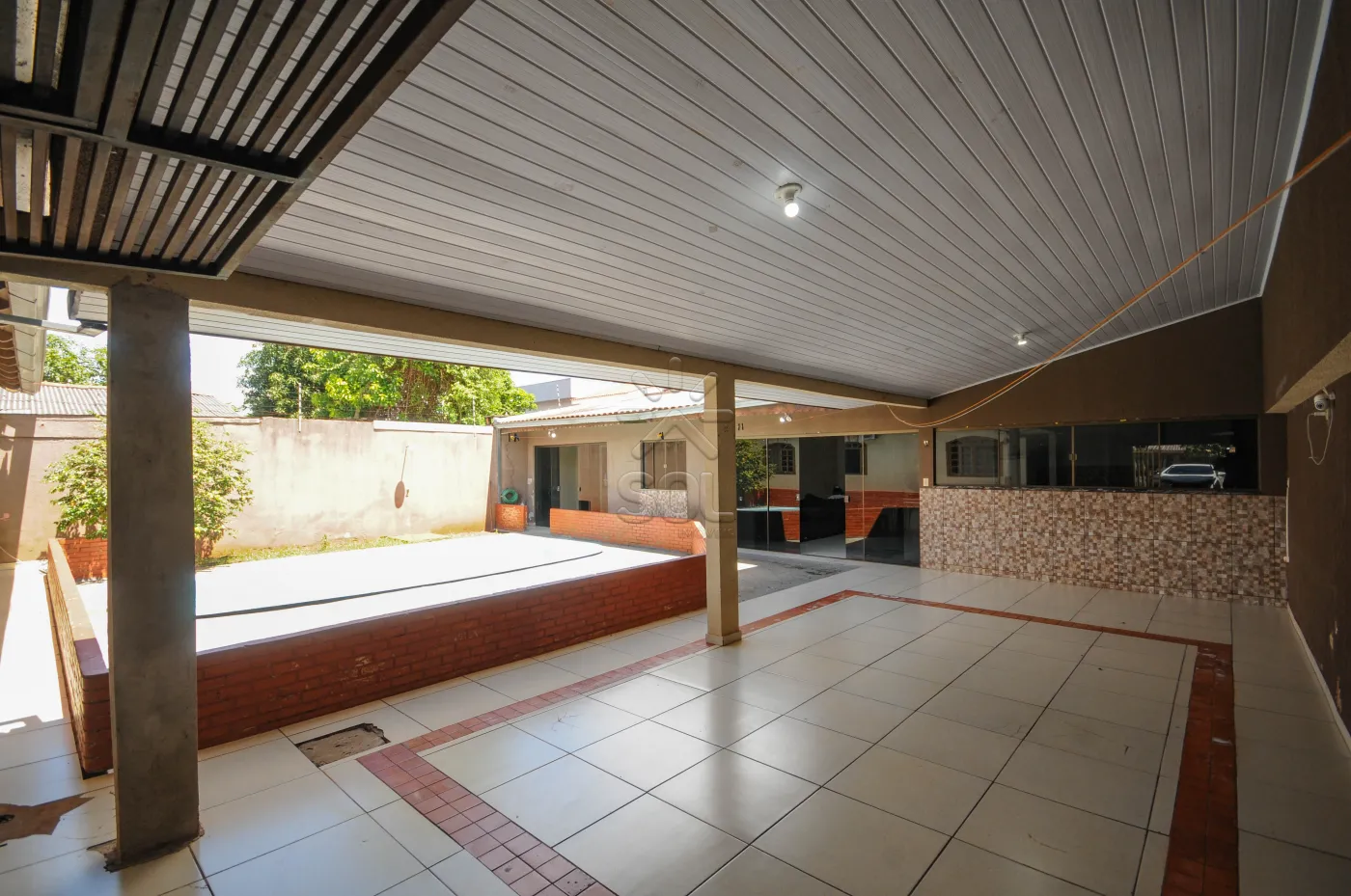 Casa à venda no Jardim Nacional em Foz do Iguaçu/PR | 1 suíte  + 2 quartos | piscina | área com churrasqueira