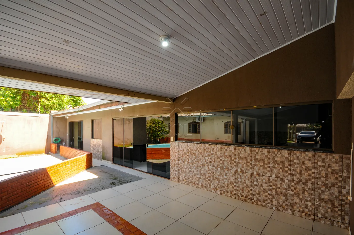 Casa à venda no Jardim Nacional em Foz do Iguaçu/PR | 1 suíte  + 2 quartos | piscina | área com churrasqueira