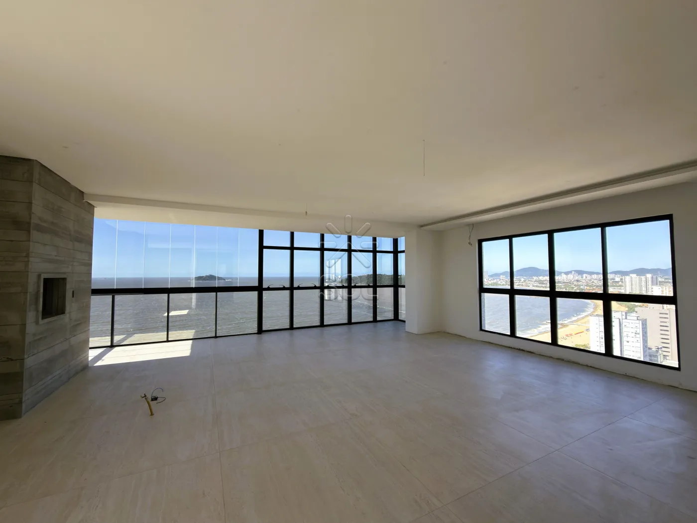 Apartamento de Alto Padrão no Unique Home Residence em Balneário Piçarras/SC - 200,70m² privativos | 4 suítes | 3 vagas de garagem | A 80 metros do mar