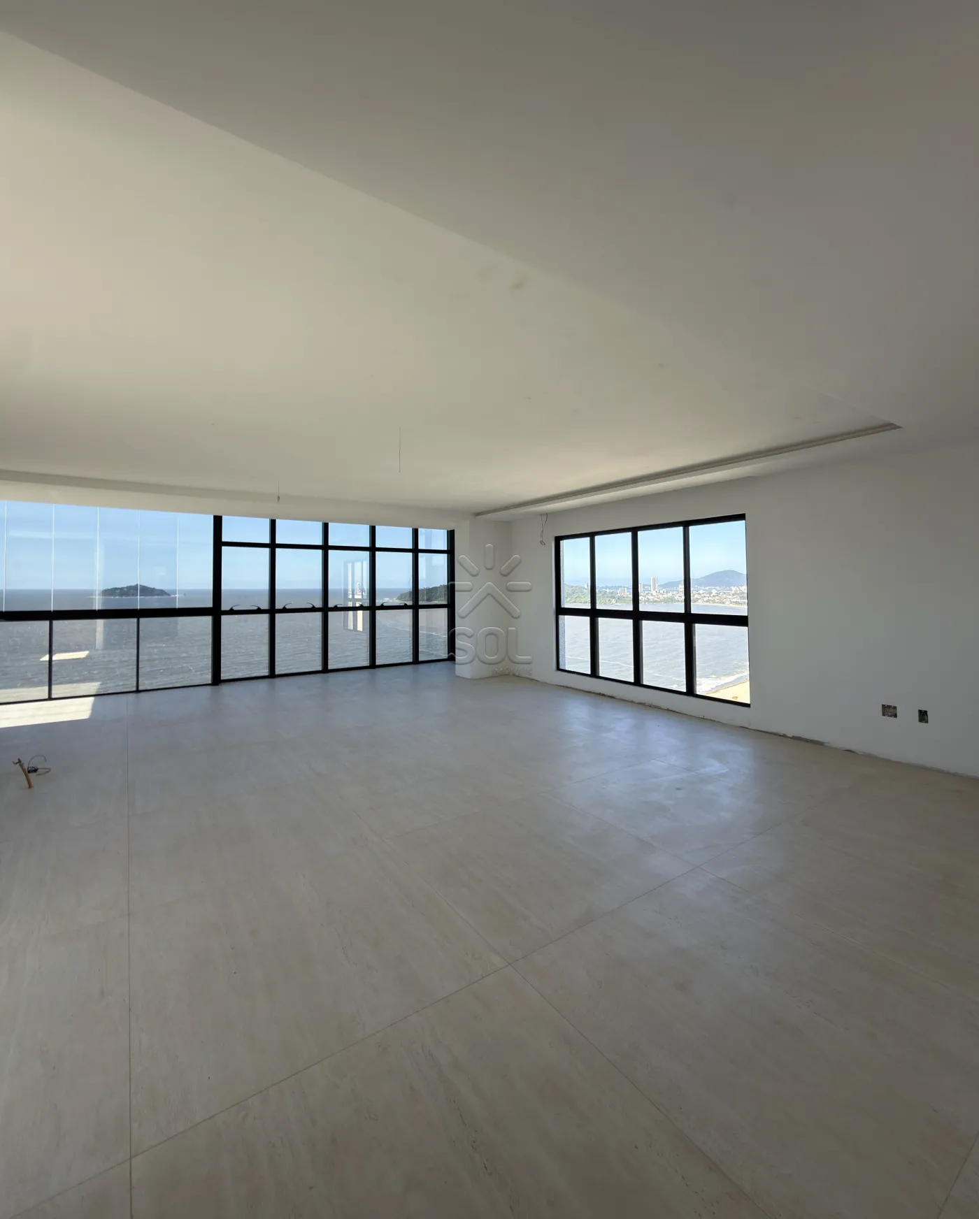 Apartamento de Alto Padrão no Unique Home Residence em Balneário Piçarras/SC - 200,70m² privativos | 4 suítes | 3 vagas de garagem | A 80 metros do mar