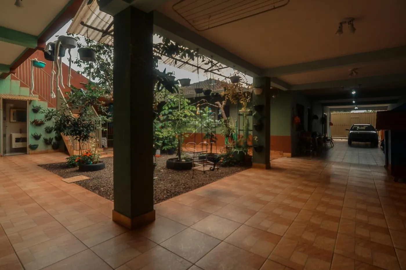 Casa com sobrado à venda no Jardim São Paulo em Foz do Iguaçu/PR - 180m² construídos em terreno de 371,84m²