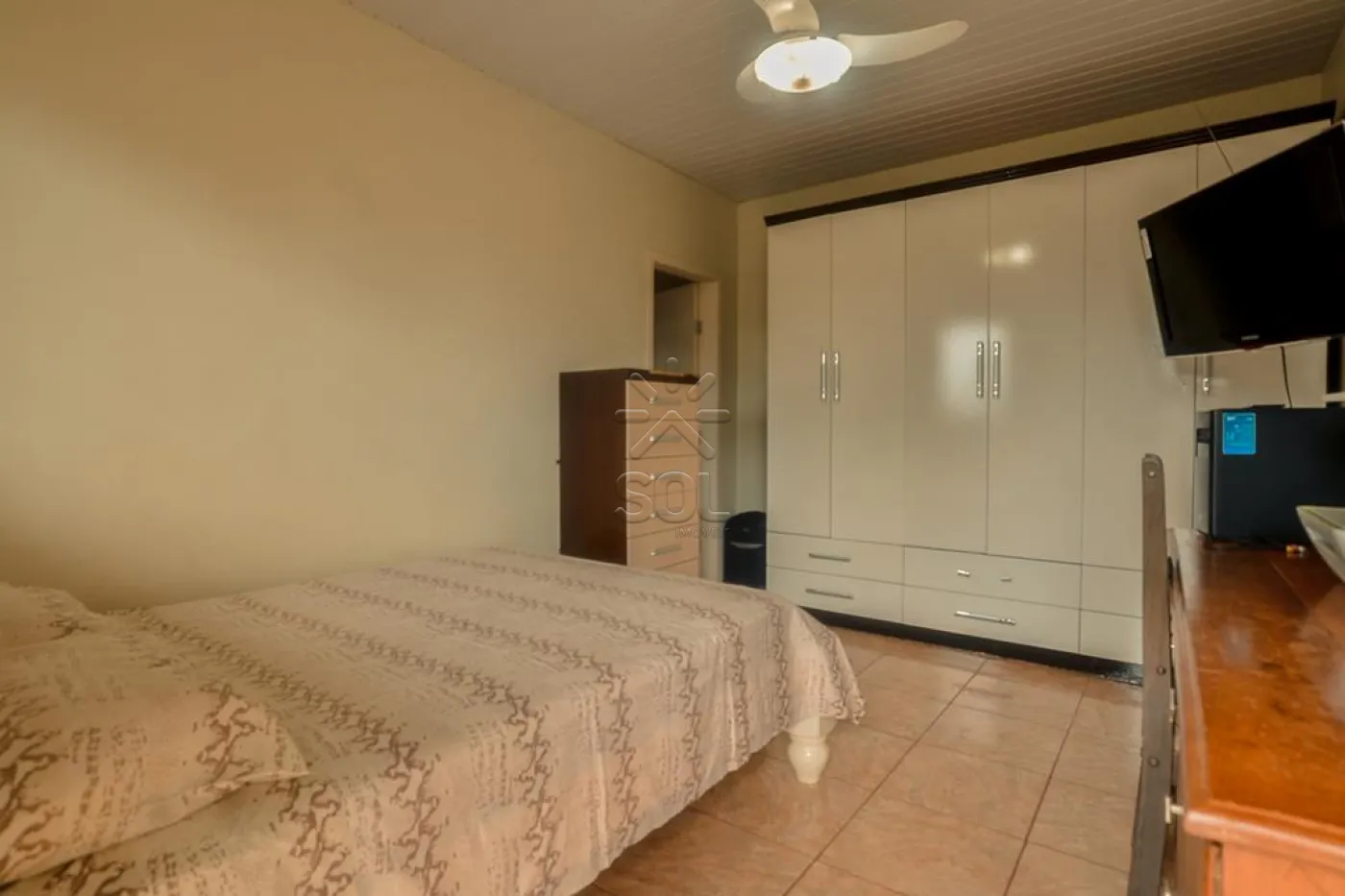 Casa com sobrado à venda no Jardim São Paulo em Foz do Iguaçu/PR - 180m² construídos em terreno de 371,84m²