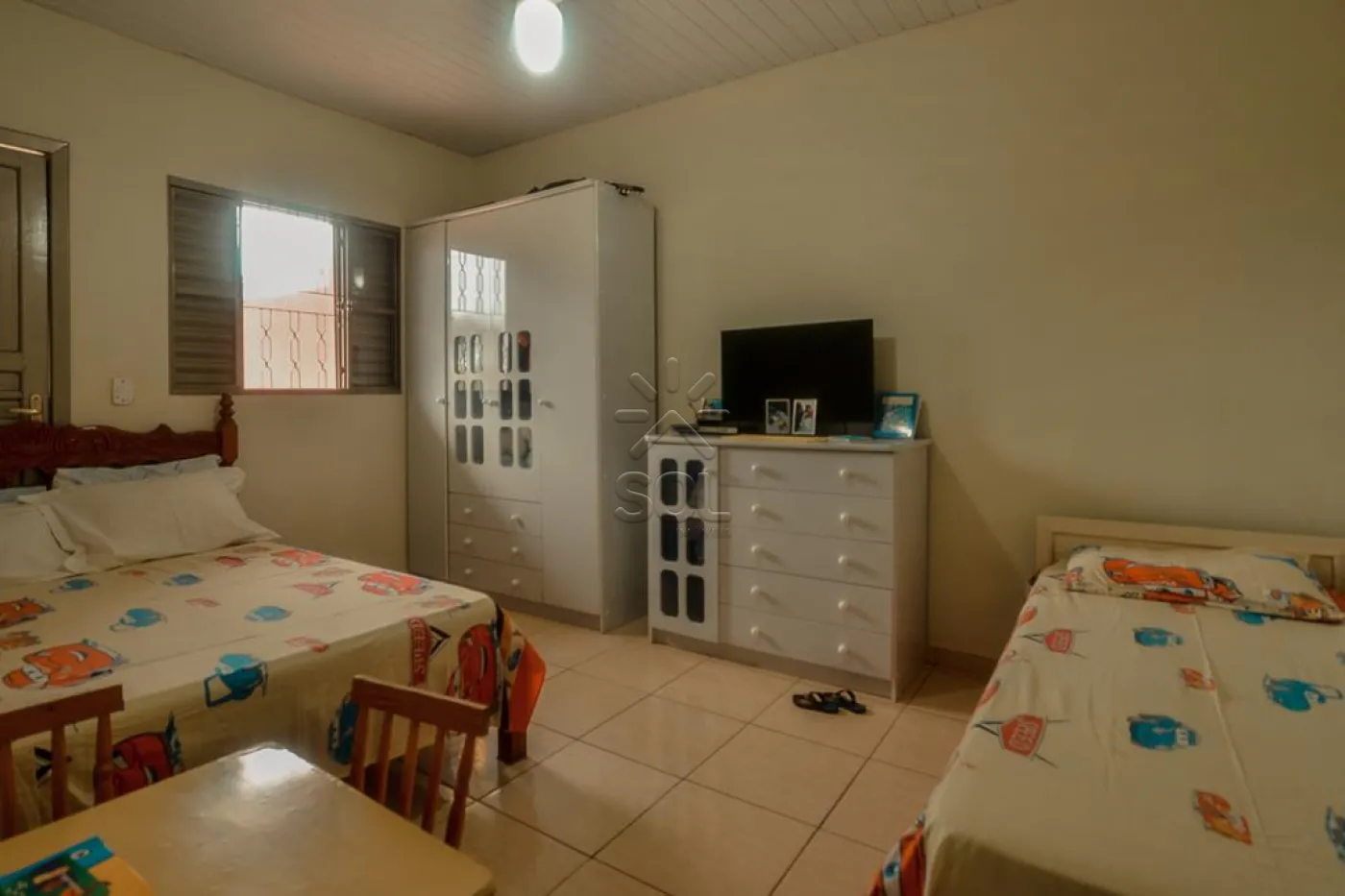 Casa com sobrado à venda no Jardim São Paulo em Foz do Iguaçu/PR - 180m² construídos em terreno de 371,84m²