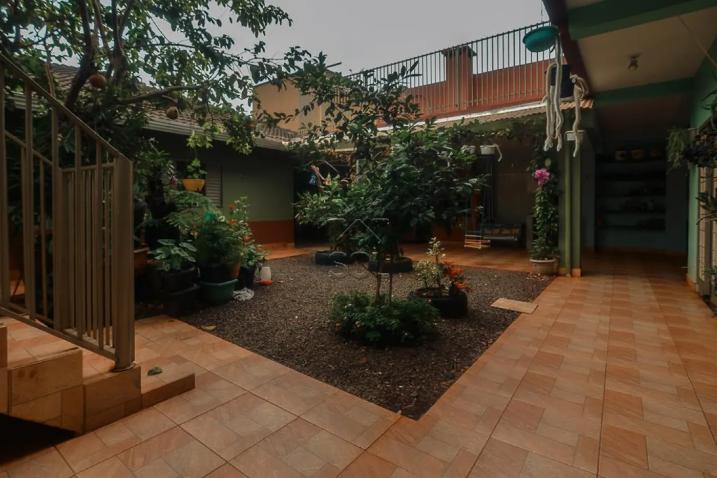 Casa com sobrado à venda no Jardim São Paulo em Foz do Iguaçu/PR - 180m² construídos em terreno de 371,84m²