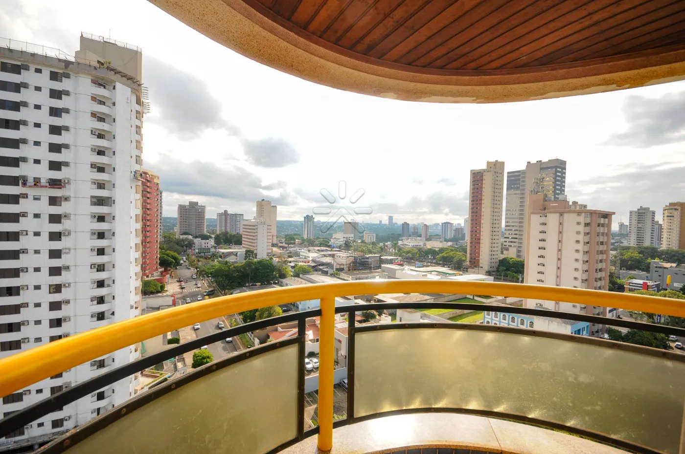 Apartamento amplo à venda no Edifício Rio Negro - Centro de Foz do Iguaçu