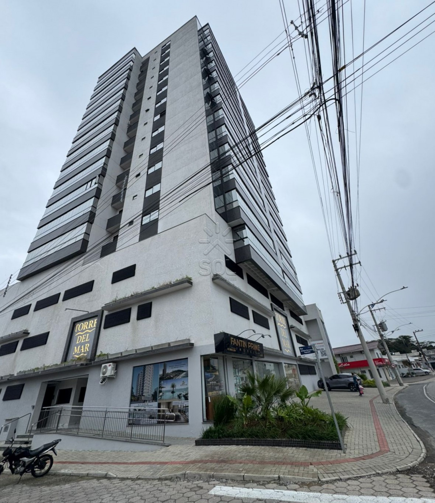 Apartamento mobiliado e de alto padrão à venda no Edifício Torre Del Mar - Centro de Penha/SC