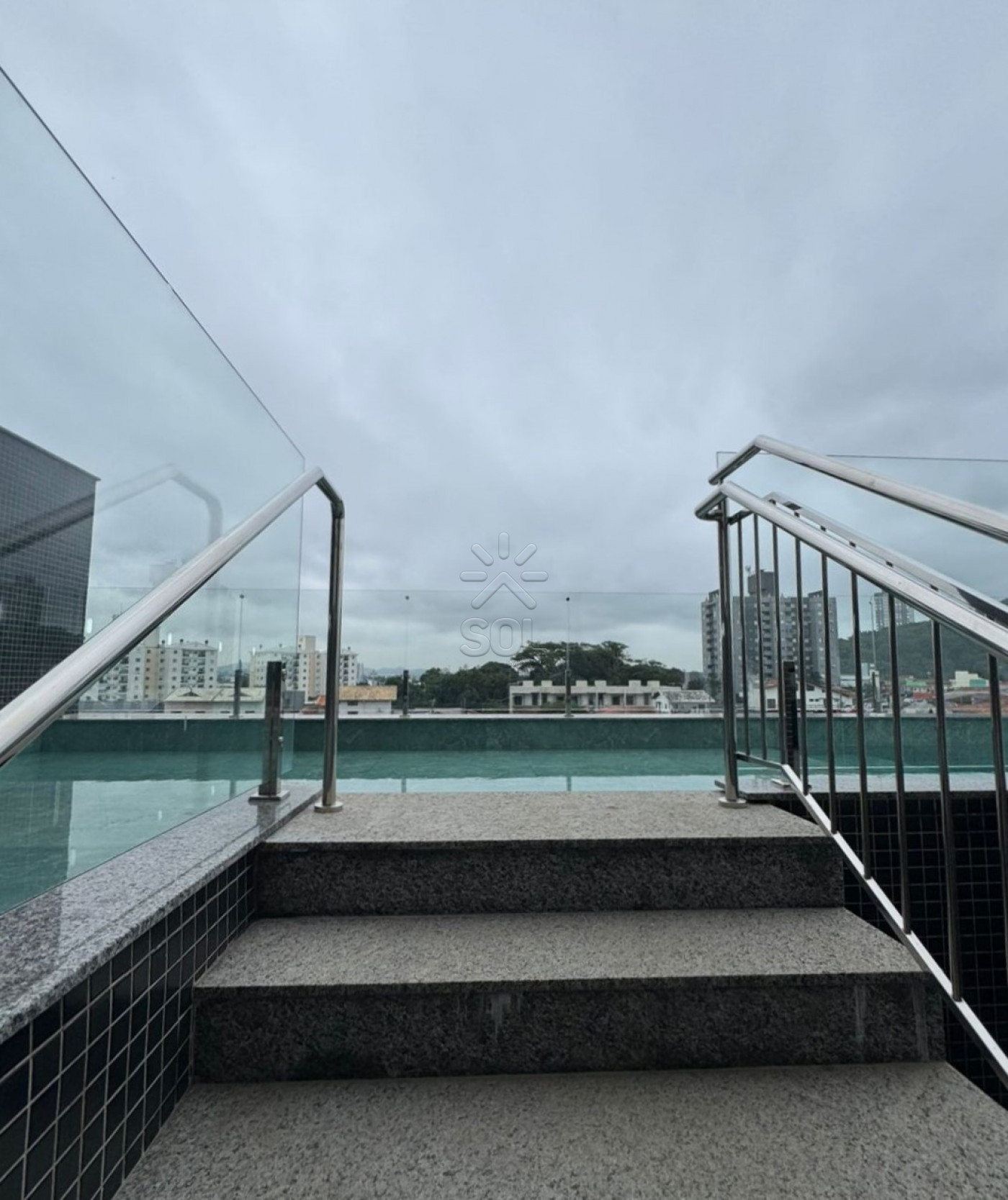 Apartamento mobiliado e de alto padrão à venda no Edifício Torre Del Mar - Centro de Penha/SC